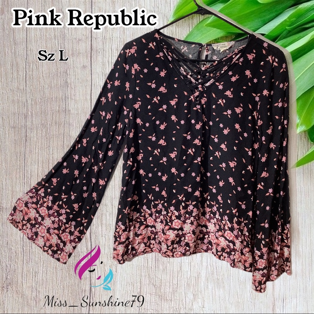 Pink Republic - Sz L - bell sleeved flowy blouse